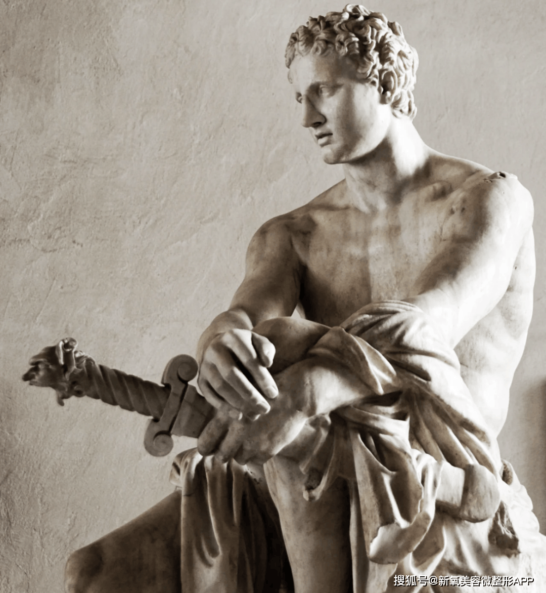 韩国男人往肩部埋双开门硅胶，20w人民币打成偏瘫？