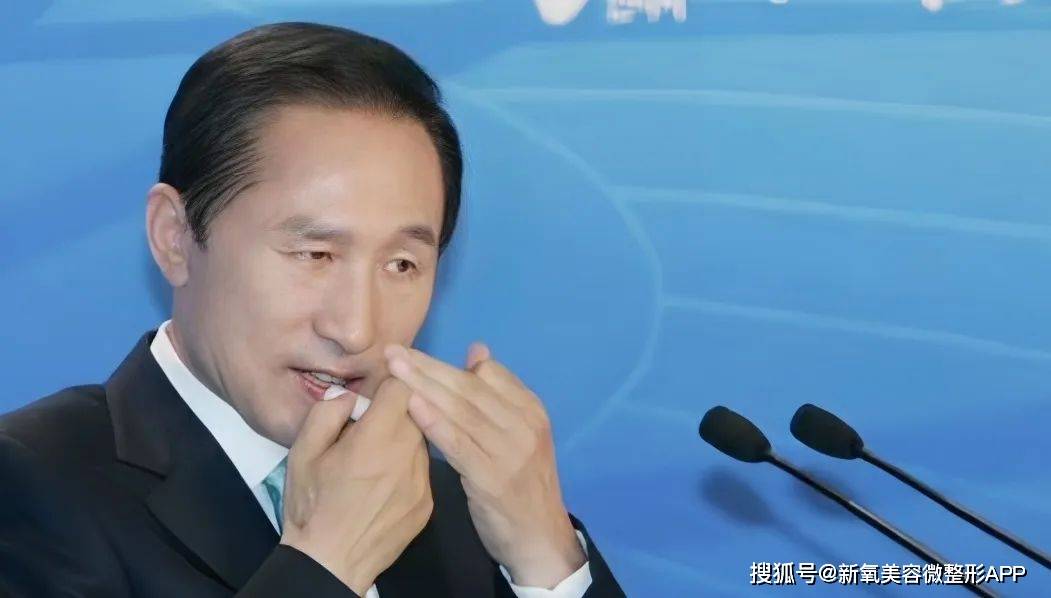 韩国男人往肩部埋双开门硅胶，20w人民币打成偏瘫？