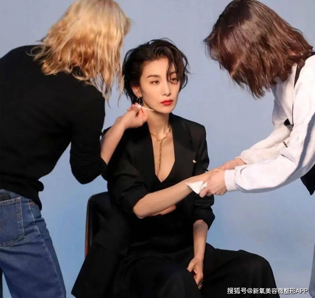 韩国男人往肩部埋双开门硅胶，20w人民币打成偏瘫？