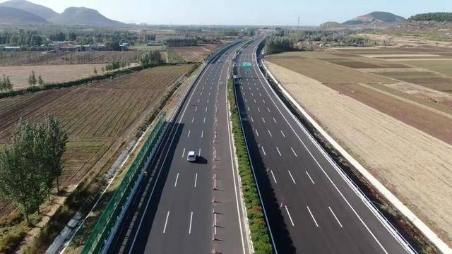 定了!山东这条高速改扩建,本月底前双向通车!