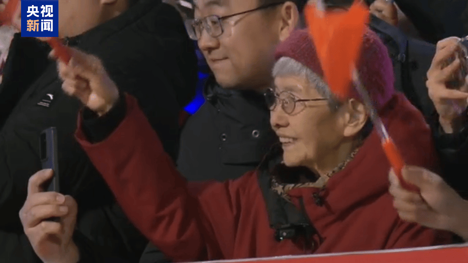 “90后”初上太空!“敦煌的女儿”樊锦诗现身出征仪式,见证神舟十九号发射高燃瞬间