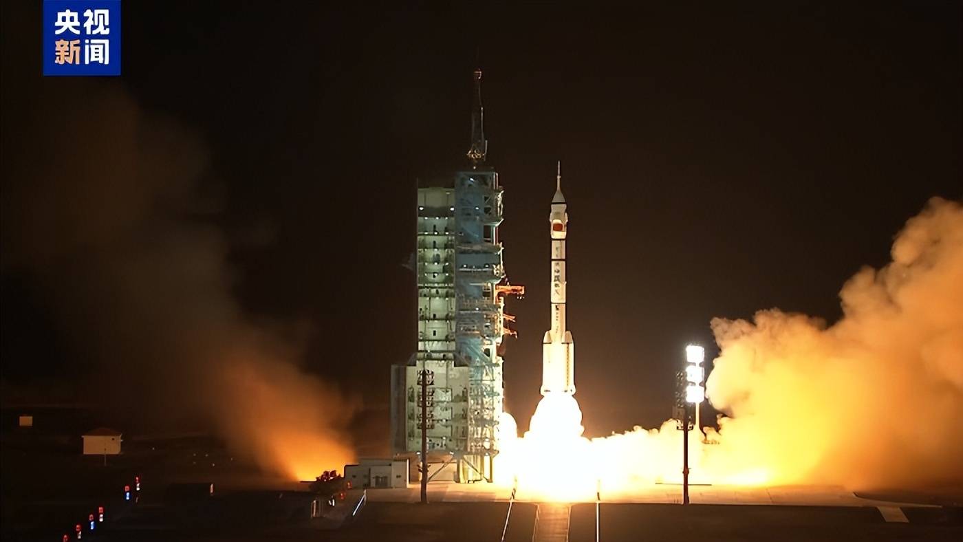 “90后”初上太空!“敦煌的女儿”樊锦诗现身出征仪式,见证神舟十九号发射高燃瞬间