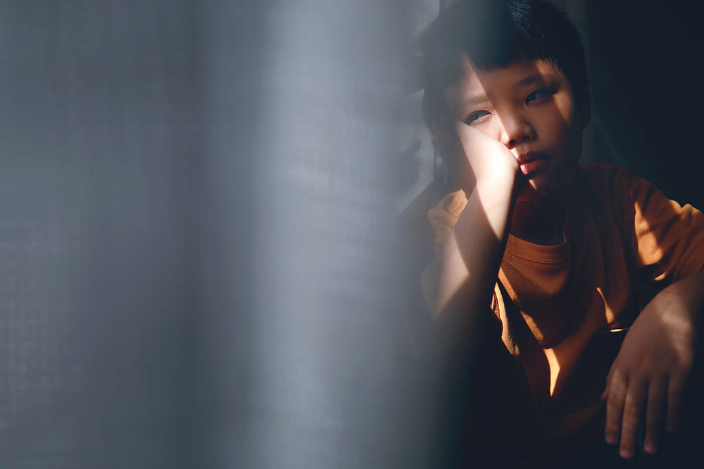 中产父母花数万亲子沟通 反被子女拿捏