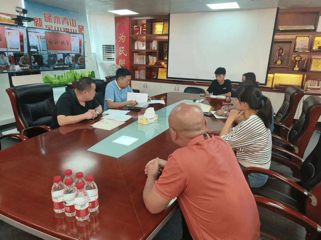 吊销证照！广州白云城管依法收回某企业全部建废运输车辆标识