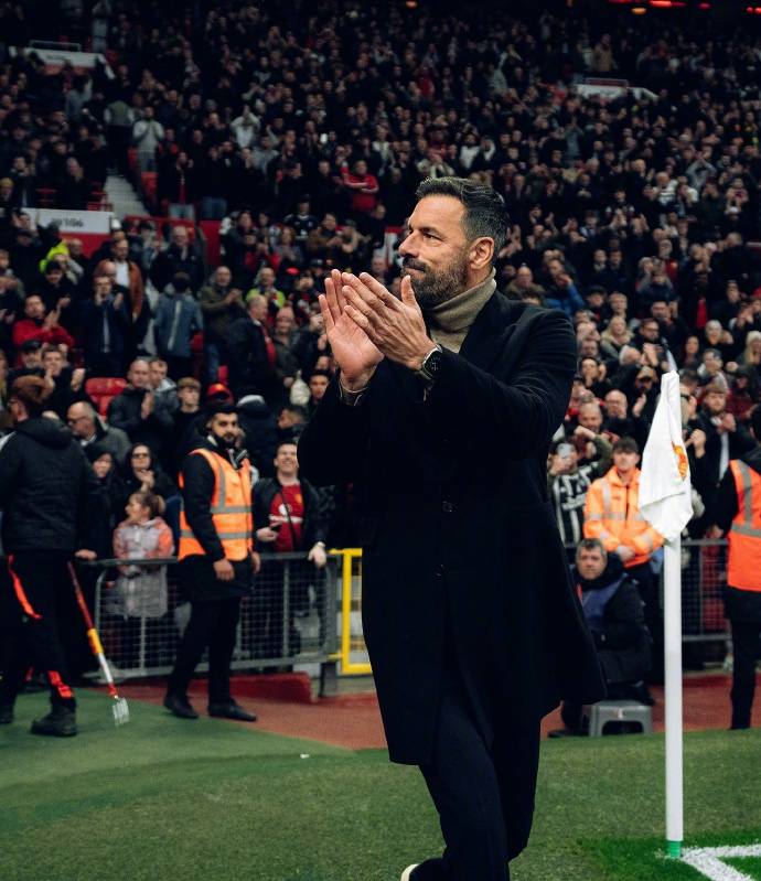 曼联官宣范尼和教练组离队,范尼:过去四场是非常美妙的时刻,新帅阿莫林将正式执教