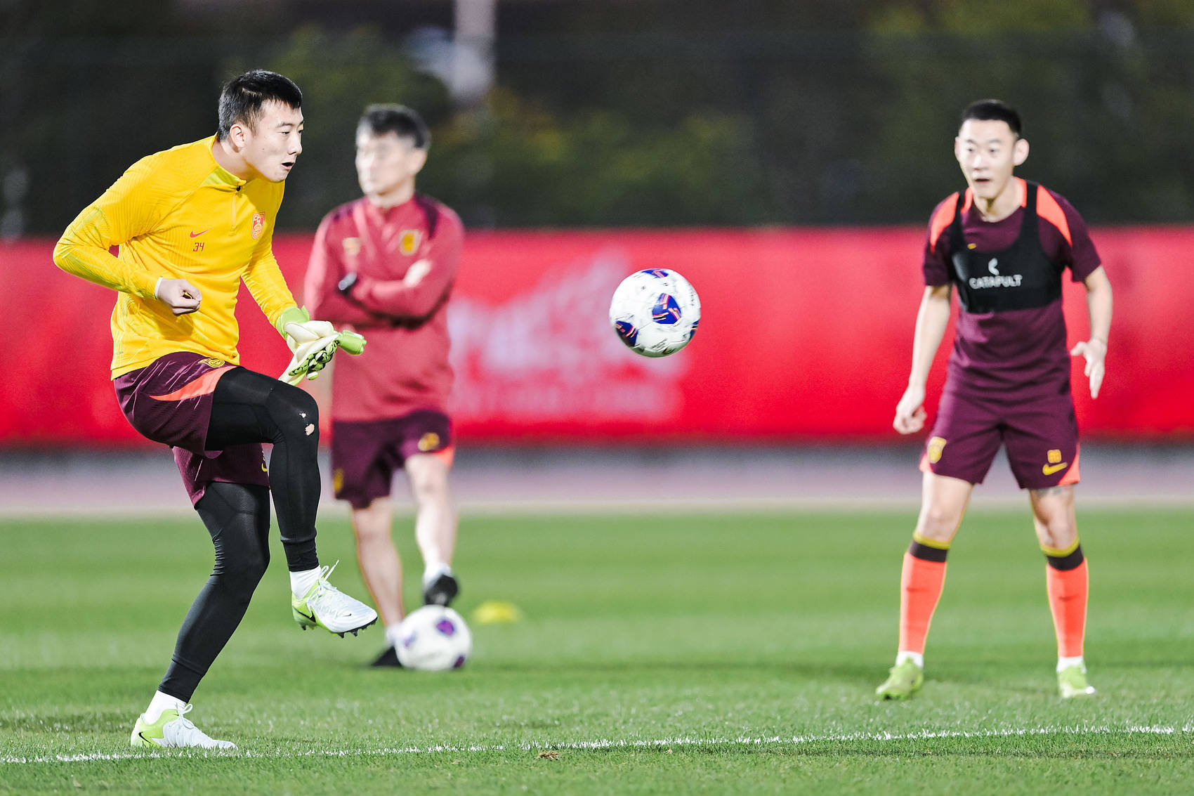 国足前瞻:再战日本拒绝惨案守住信心 放手一搏期待奇迹