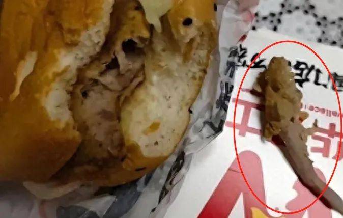 汉堡里吃出像尾巴的异物?华莱士凌晨回应
