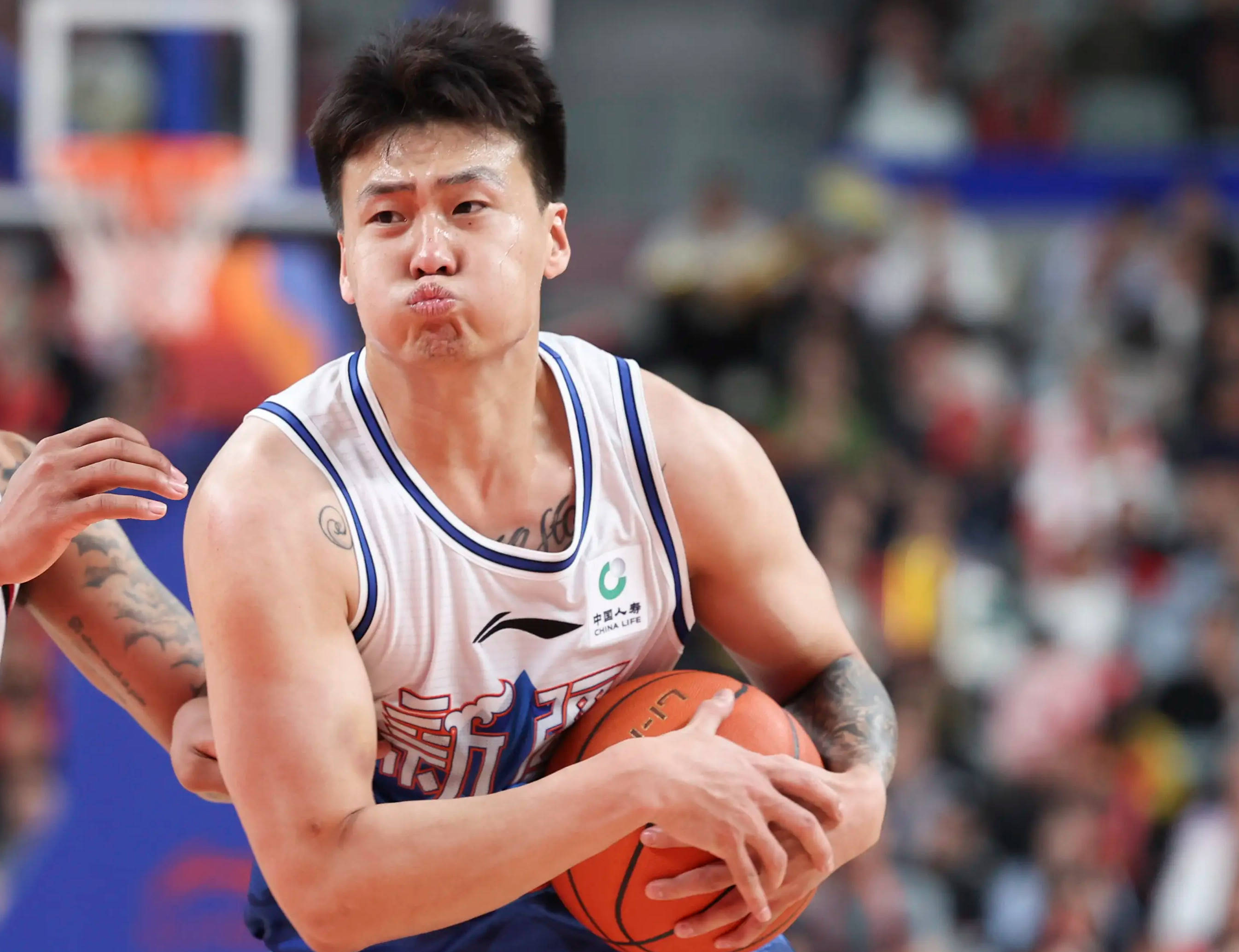 致敬艾弗森!赵睿复刻聆听动作 复出拿下11分7助攻