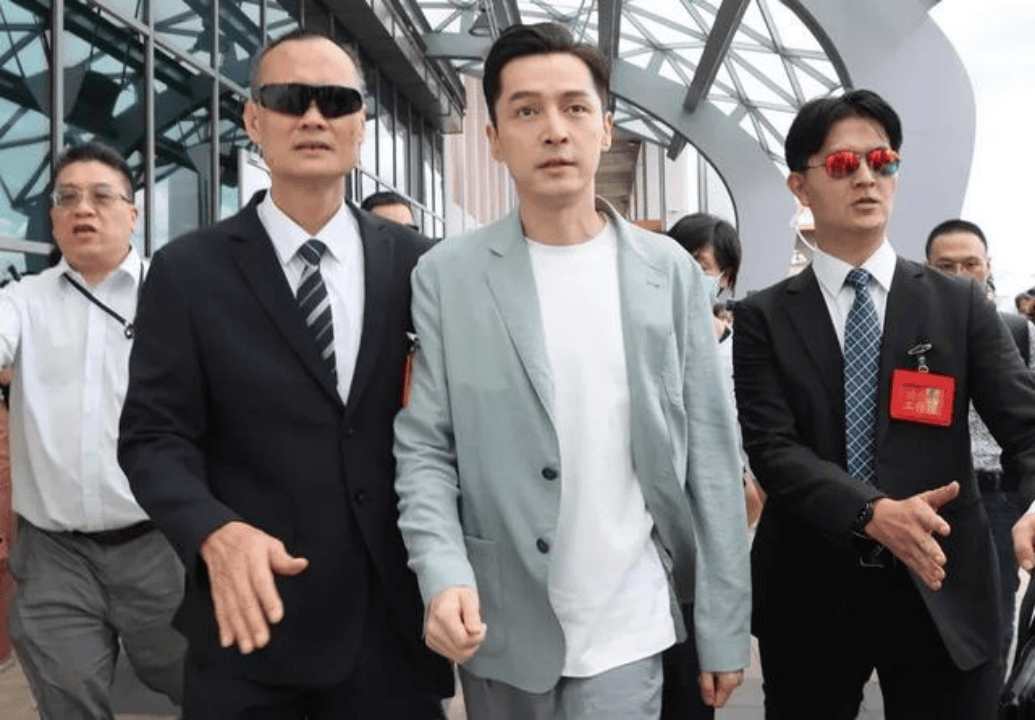 马龙应马英九之邀赴台,一笔写不出两个马!与6月的胡歌撞衫?