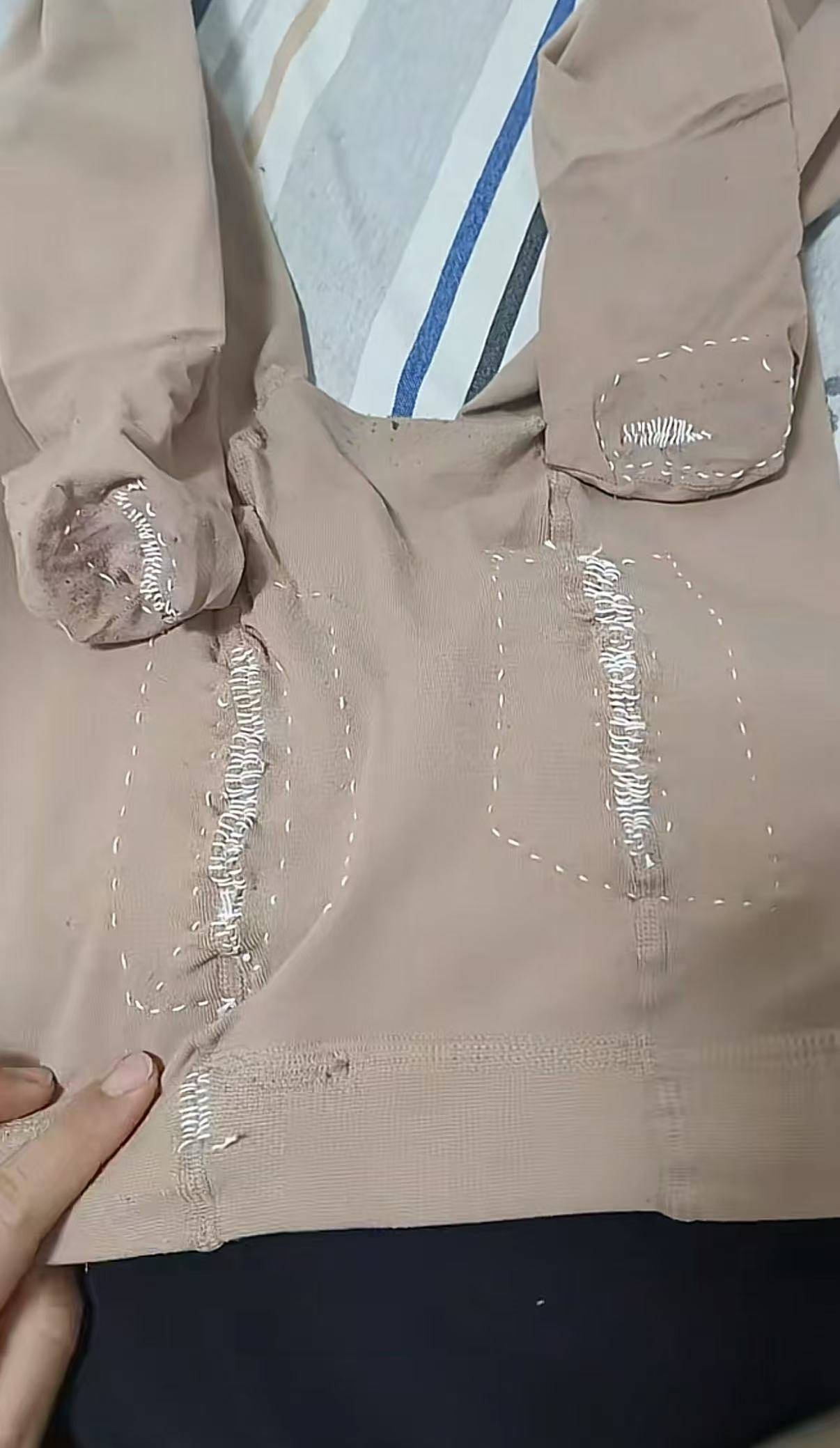 山东一女子扔掉破洞打底裤,妈妈捡回做成“补丁版”:不会再穿,但这是一份爱