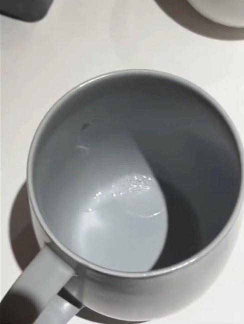 游客在广州一家全季酒店杯子中发现不明液体？回应：未接到相关反馈，入住前会清理卫生