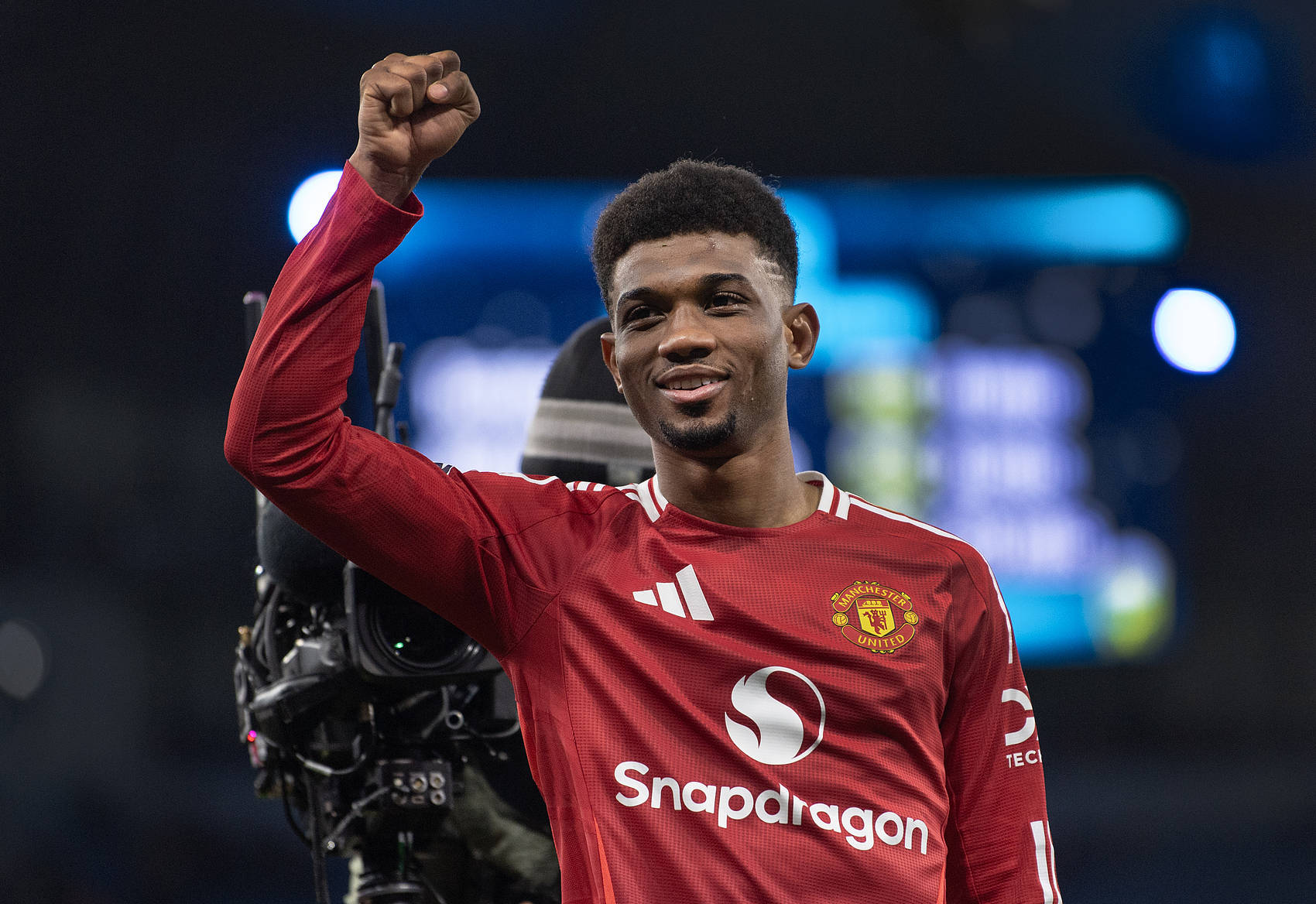 遭死敌羞辱!曼联球迷赢球后唱歌嘲讽瓜帅:你明天就下课!