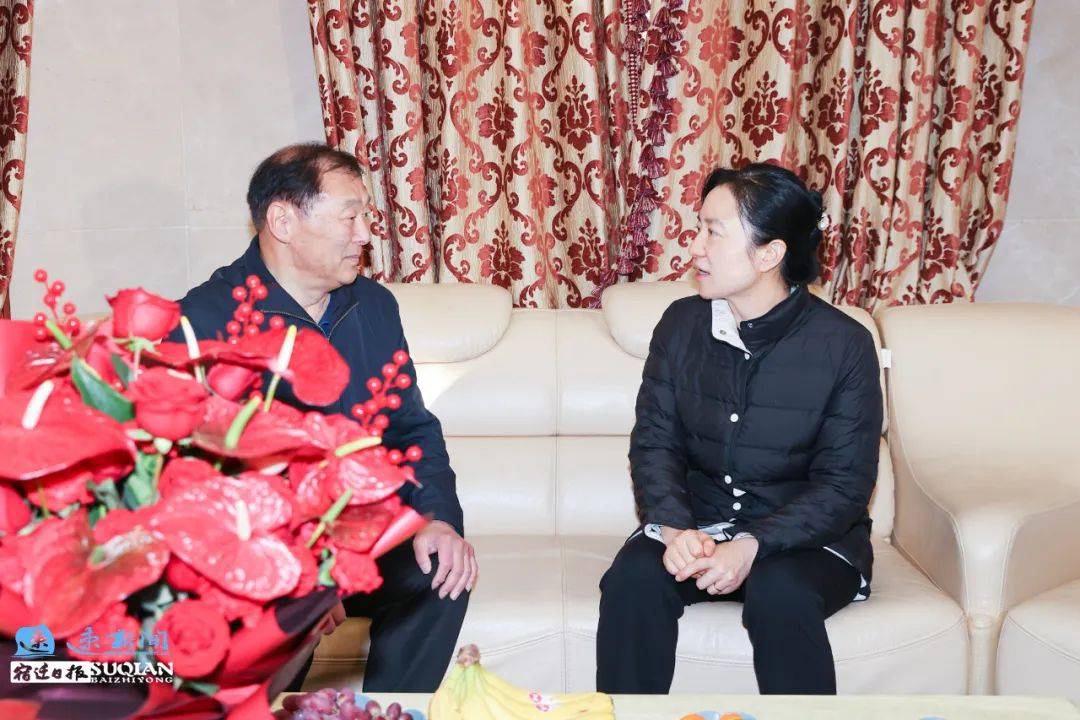 盛蕾走访看望老同志