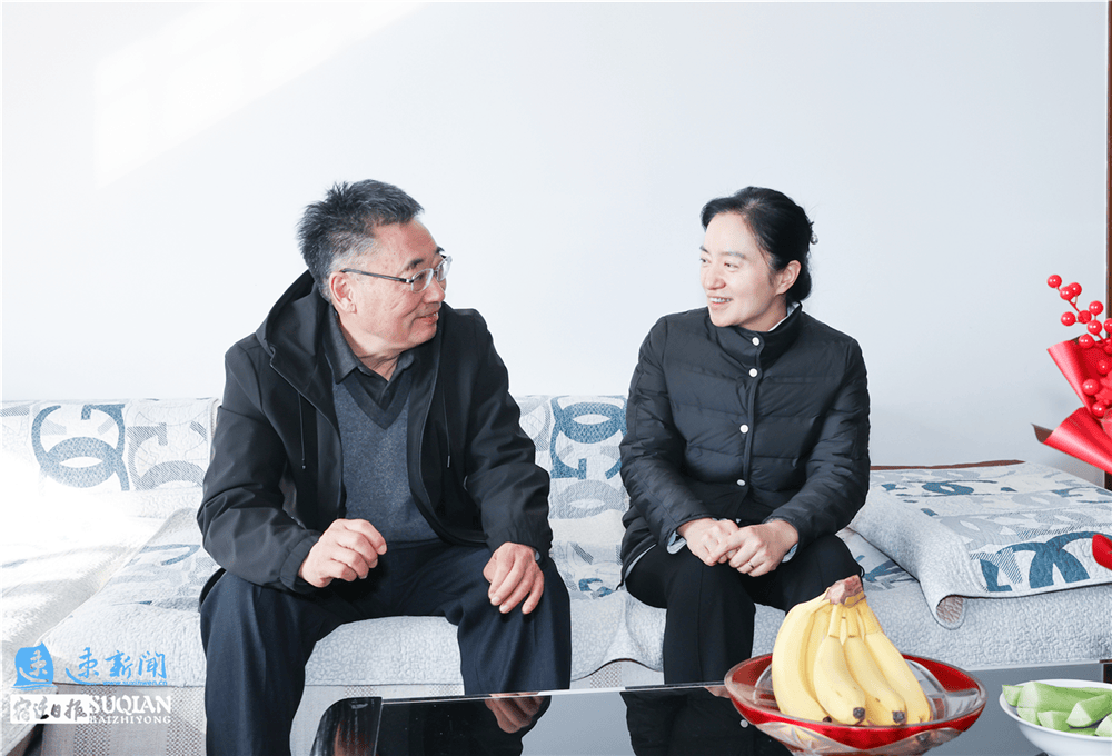 盛蕾走访看望老同志