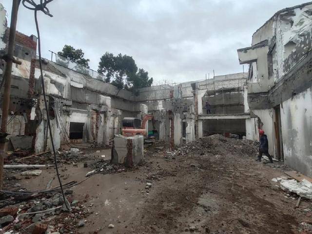 690平米别墅拆到只剩几堵墙，沪上“别墅之王”再起风波，多方回应