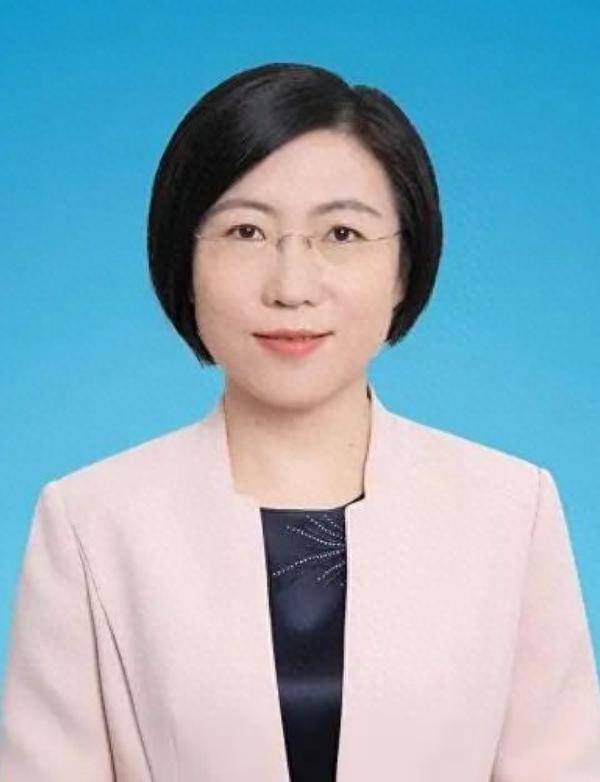 广东省妇联党组书记、主席张丽跨省履新，曾是最年轻省级妇联主席