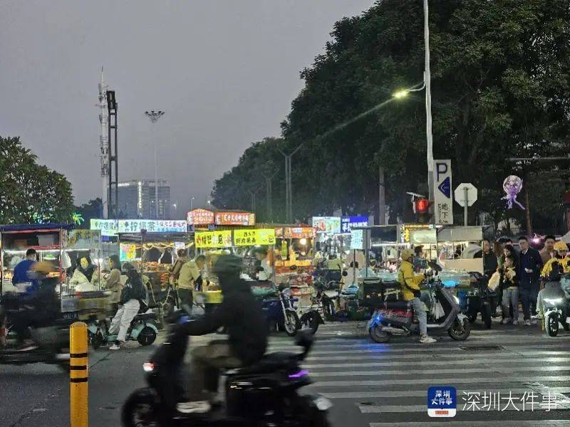 深圳一商圈50米40多个摊位,还摆上机动车道!街道办:清理整治劝导