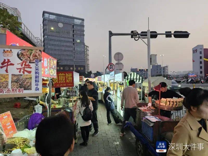 深圳一商圈50米40多个摊位,还摆上机动车道!街道办:清理整治劝导