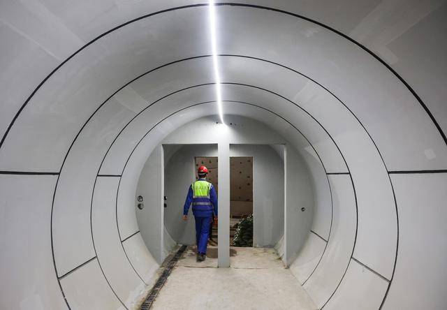 “洞中打洞” 广州海珠湾隧道联络通道全部贯通