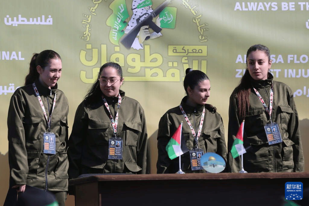 哈马斯再释放4名以女兵:移交现场微笑挥手!以色列:此举违反协议,不允许加沙民众返回