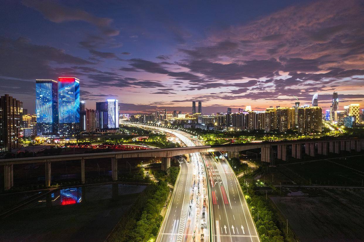 杭州萧山机场高速坎红路收费站回应免费通行传闻:未接正式通知,仍正常收费