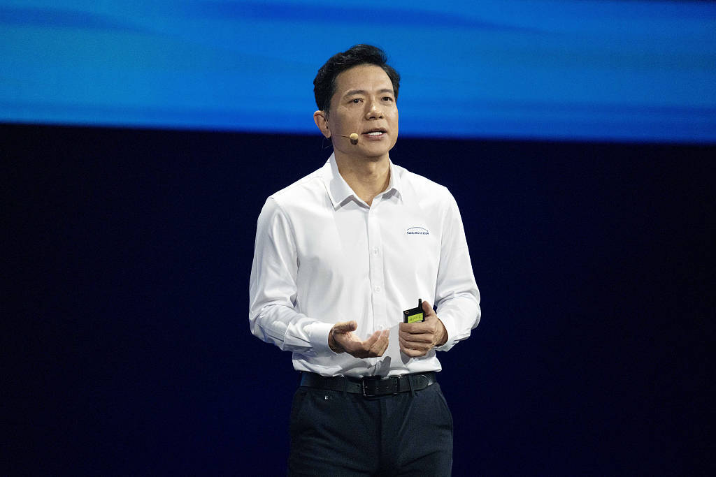李彦宏谈DeepSeek:创新的本质是成本下降与生产力提升