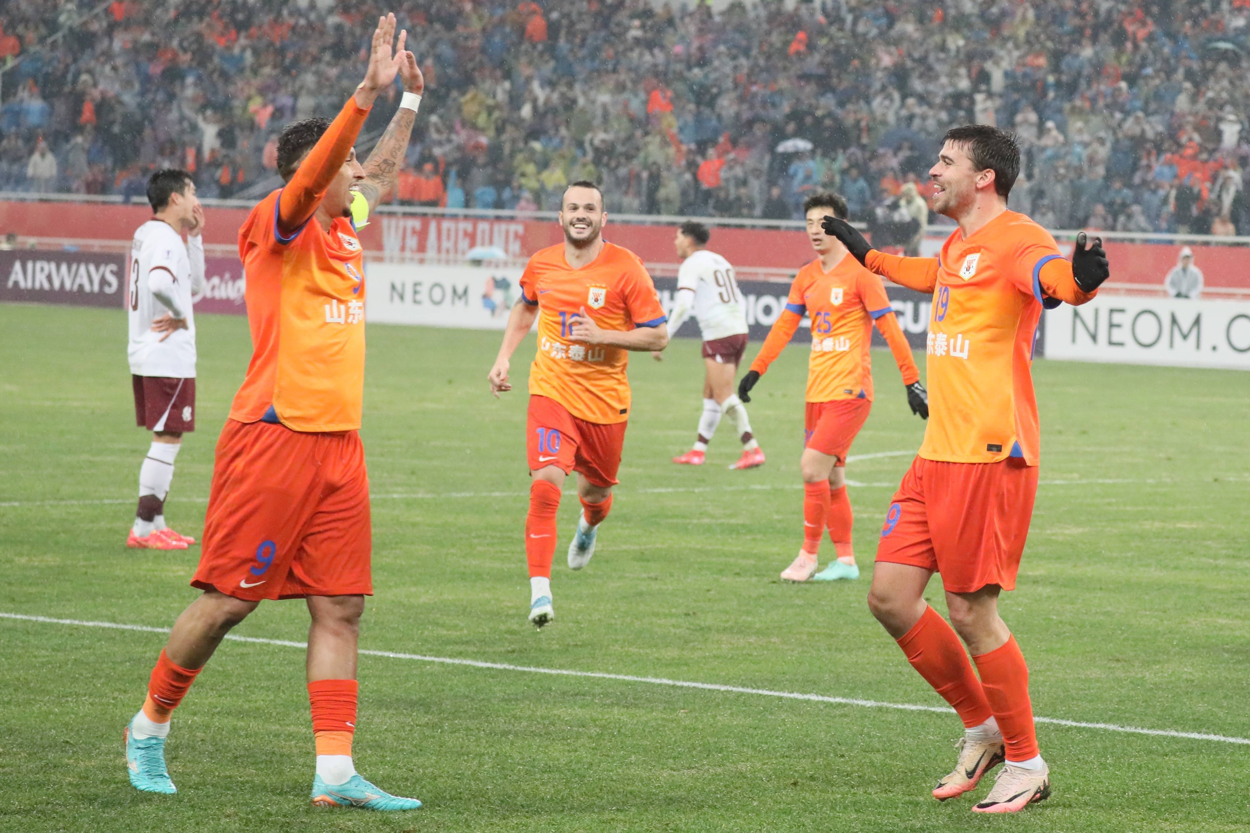 马德兴:海港引援让人费解 中超最强外援在泰山 马德兴:海港引援让人费解 中超最强外援在泰山