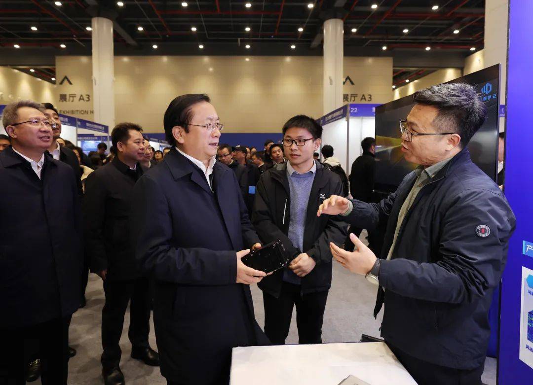 王忠林在武汉调研 更大力度健全完善就业创业服务体系