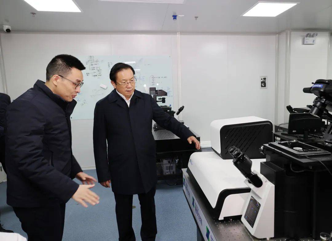 王忠林在武汉调研 更大力度健全完善就业创业服务体系