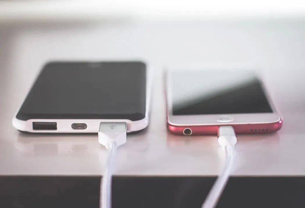 建议睡觉时把手机放1.5米以外?不是因为辐射,而是→