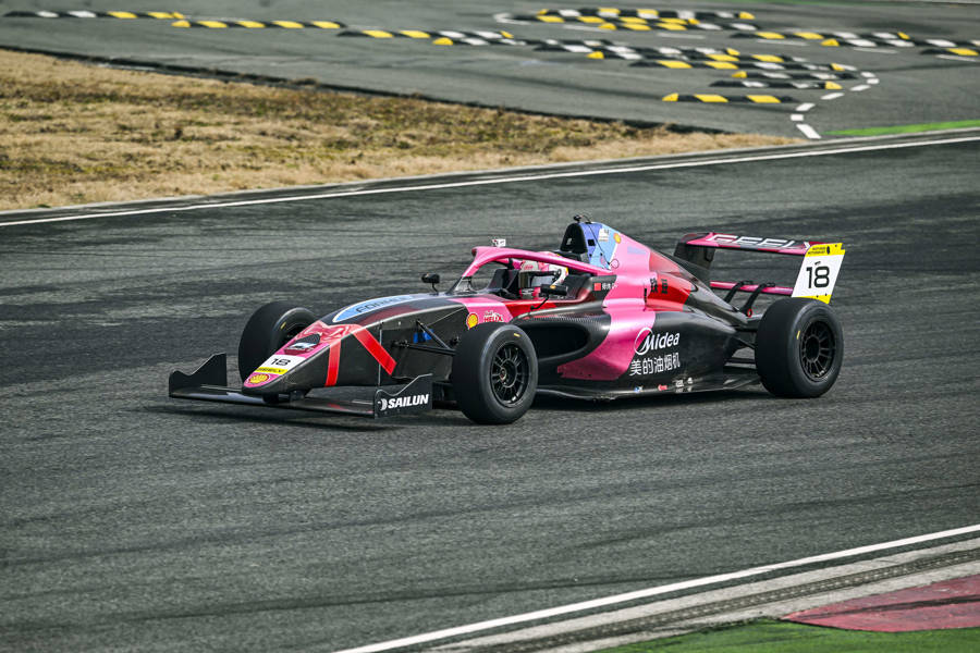 与世界上“开车最快”的女生们同场竞技!师炜即将亮相F1学院揭幕战