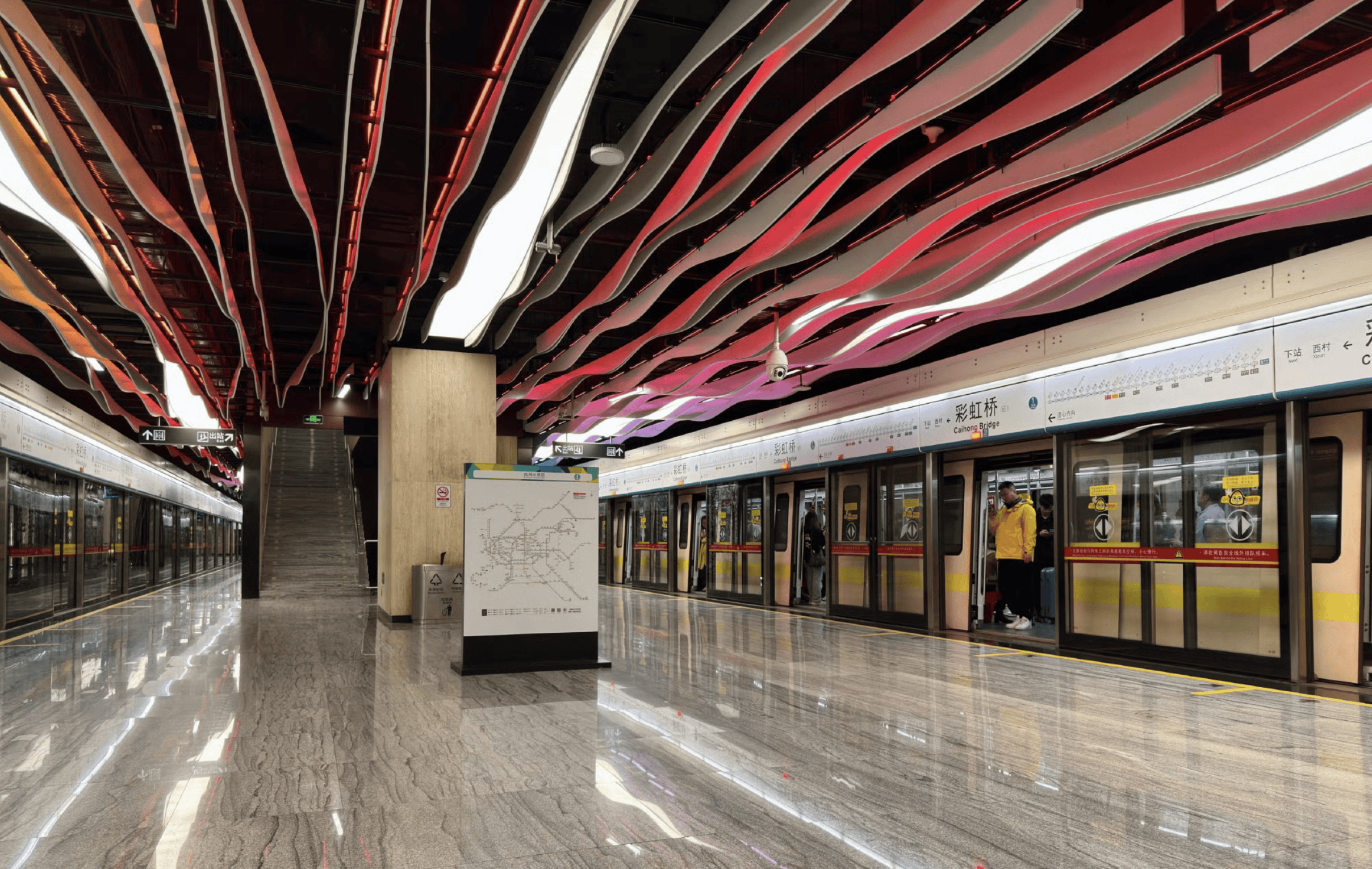 被外交部发言人“种草”！广州的地铁站到底有多美