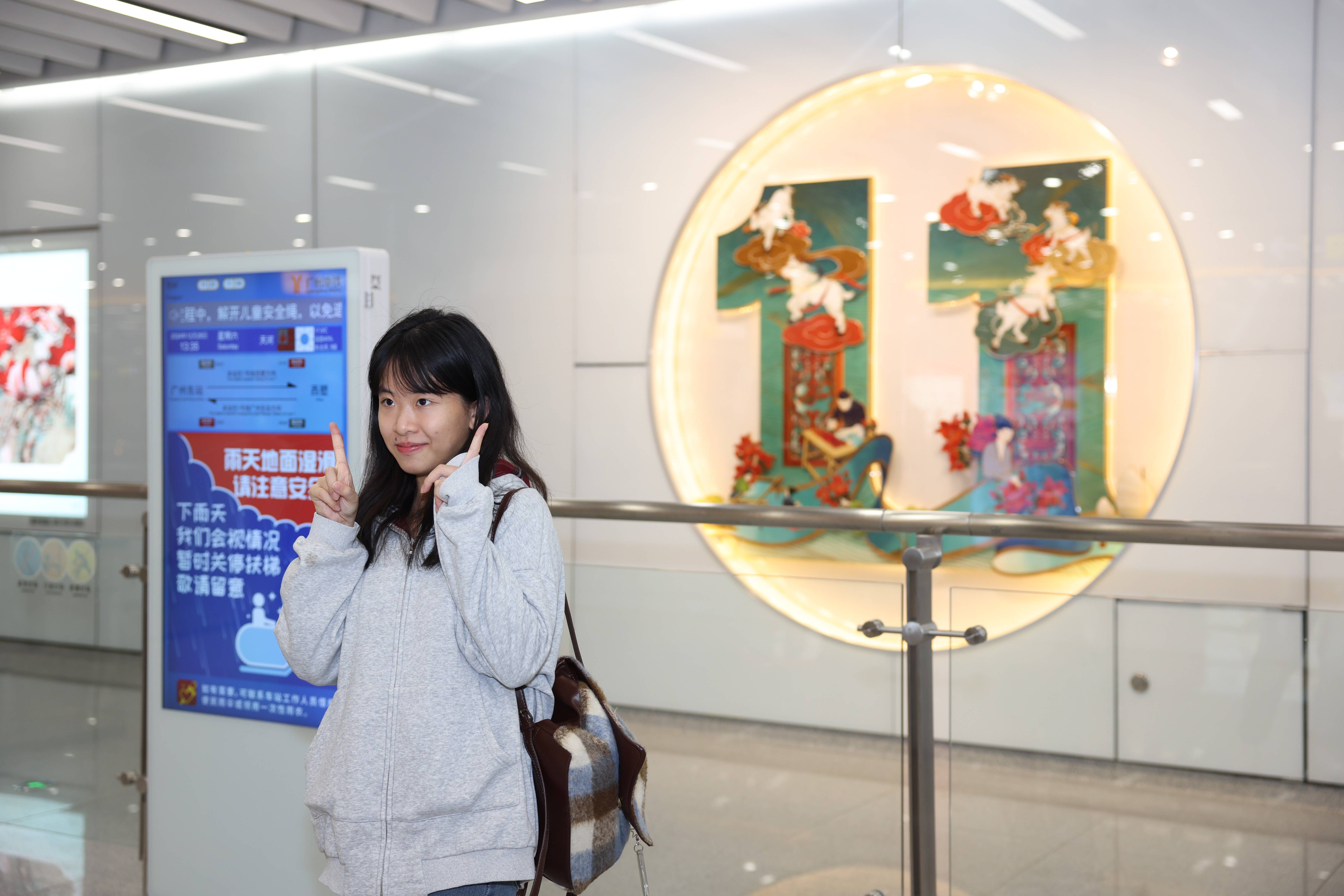 被外交部发言人“种草”！广州的地铁站到底有多美