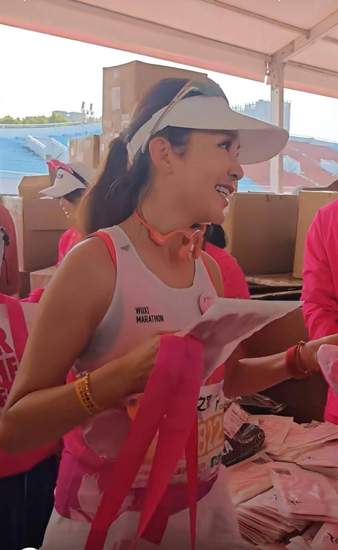 51岁央视主持人朱迅完赛无锡半马：马拉松教会我不要逞强，诚实面对自己