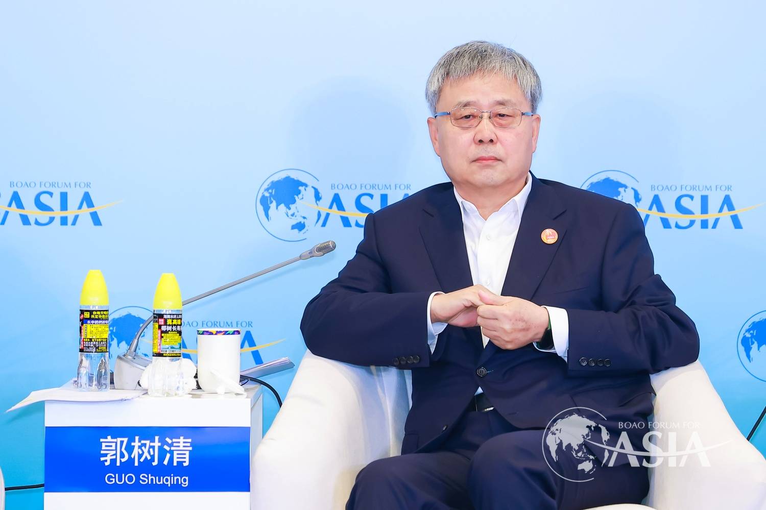 郭树清：职工、居民、机关事业单位人员养老金差别过大，职工养老金是居民的约14倍