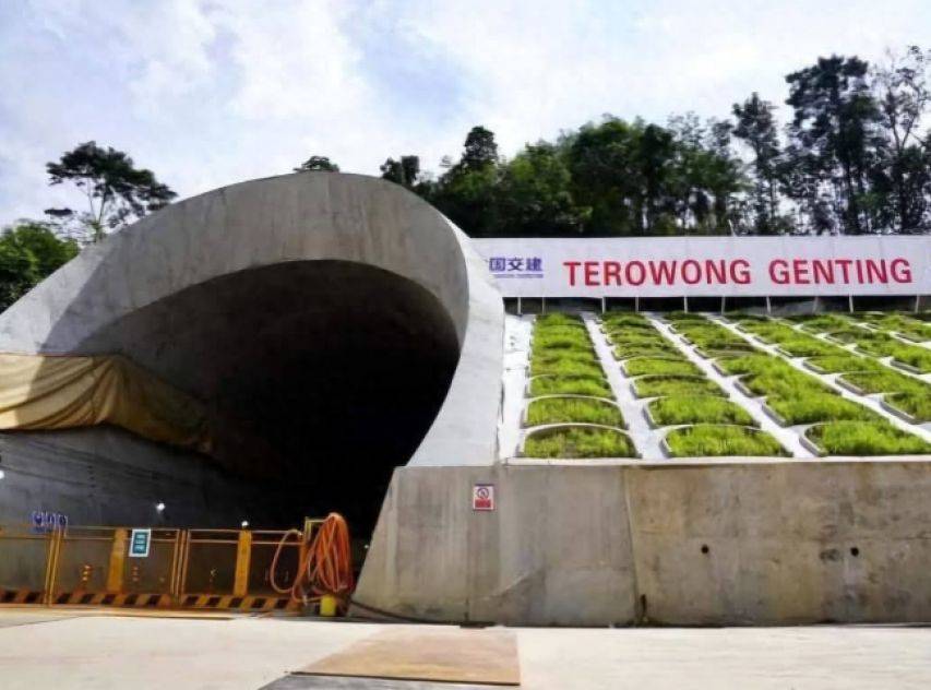 中方罕见警告:90天内不给358亿赔偿金,18艘军舰就别想要了!大快人心