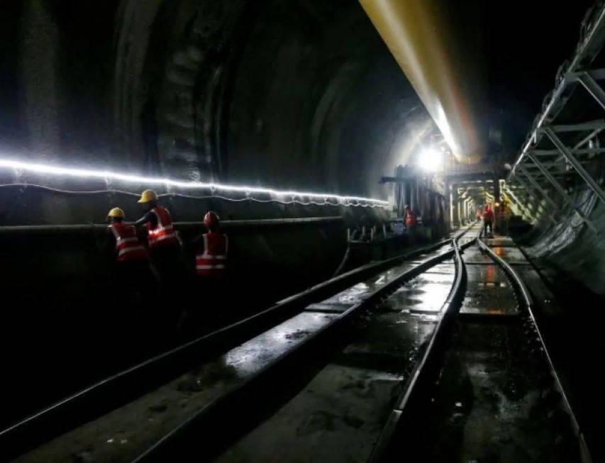 中方罕见警告:90天内不给358亿赔偿金,18艘军舰就别想要了!大快人心