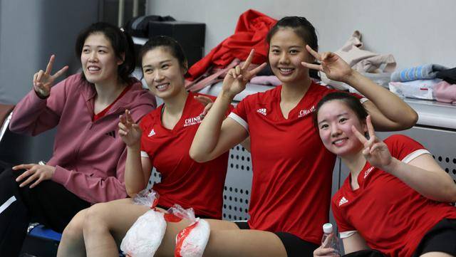 新一届中国女排亮相，奥运冠军龚翔宇担任队长