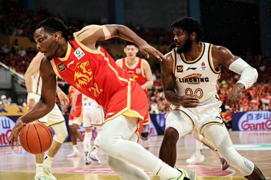 CBA半决赛:广厦再胜辽宁 距晋级总决赛一步之遥
