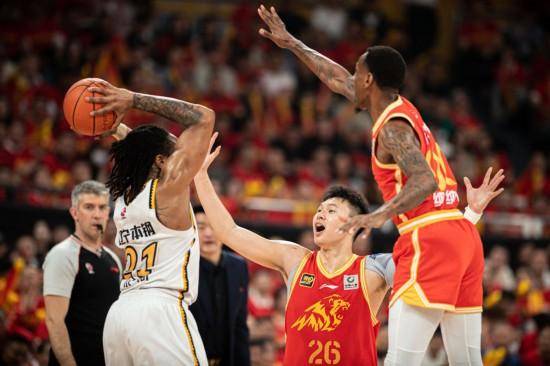 CBA半决赛:广厦再胜辽宁 距晋级总决赛一步之遥