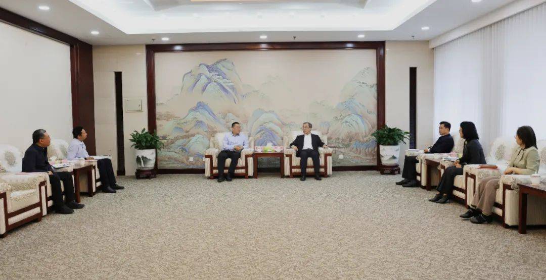 李鹏会见华电潍坊发电有限公司客人