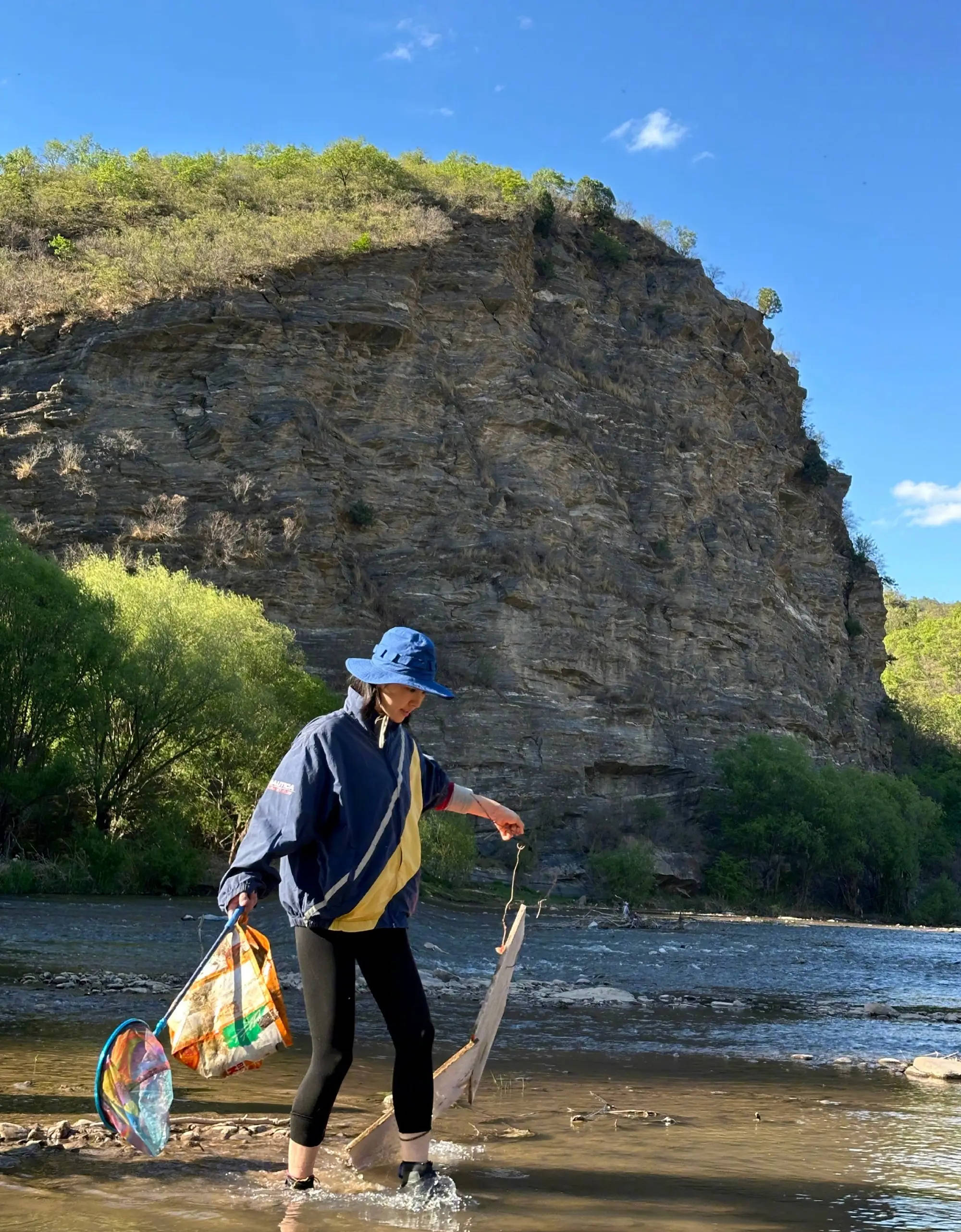 白百何首次晒二胎儿子生活照!母子俩河边捞鱼烧烤好温馨