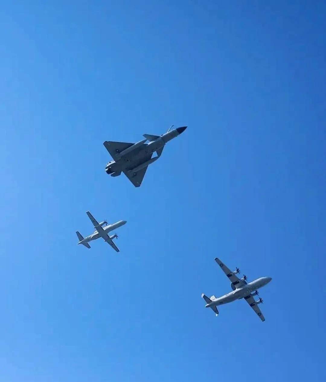 歼-10C赢在哪里？巴防长证实：印巴空战歼-10CP成功逼退“阵风”