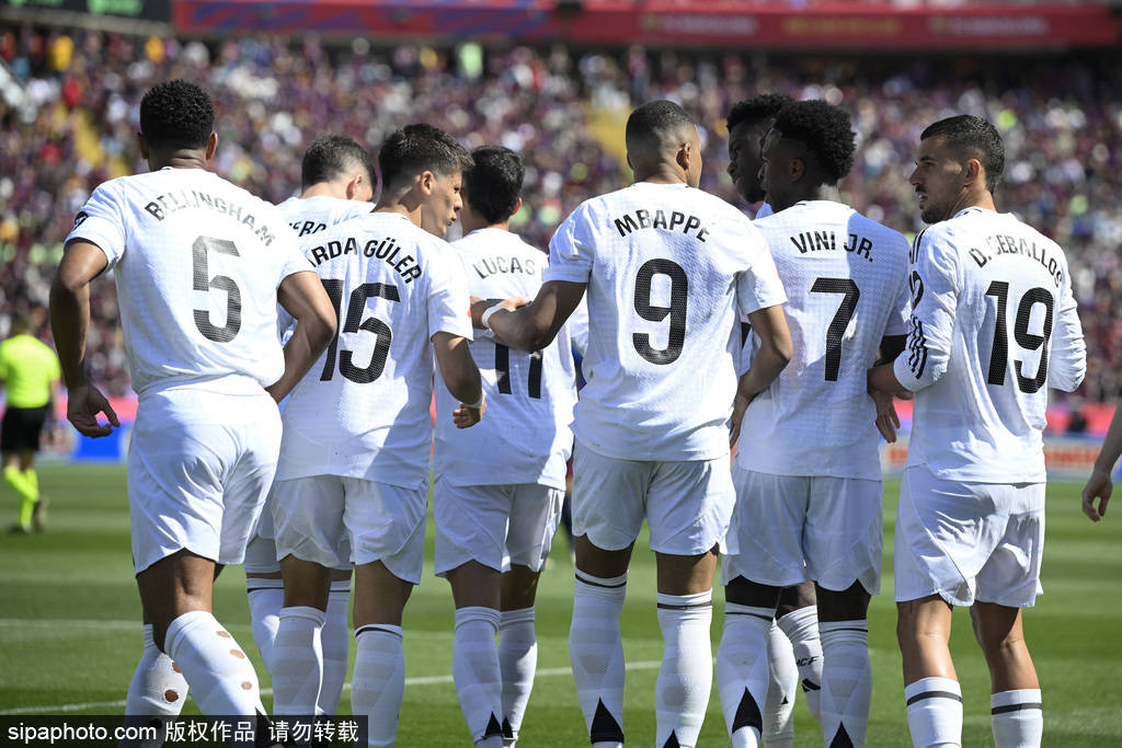 赛季四杀！西甲-姆巴佩戴帽拉菲2球 巴萨4-3皇马7分领跑