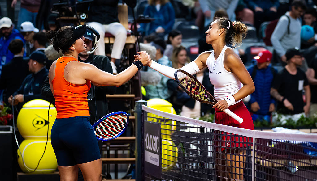 WTA罗马站：郑钦文2-0安德莱斯库晋级八强 将战萨巴伦卡