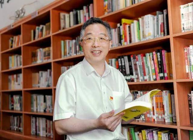 “颐云楼主人”,主动向省纪委投案