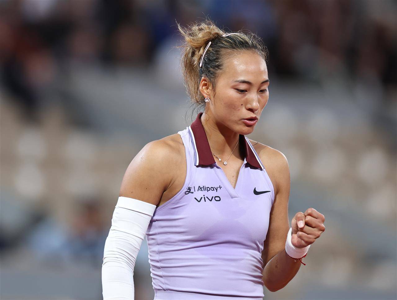 郑钦文晋级法网32强,即时排名升至第五,下轮将战加拿大18岁奇才姆博科