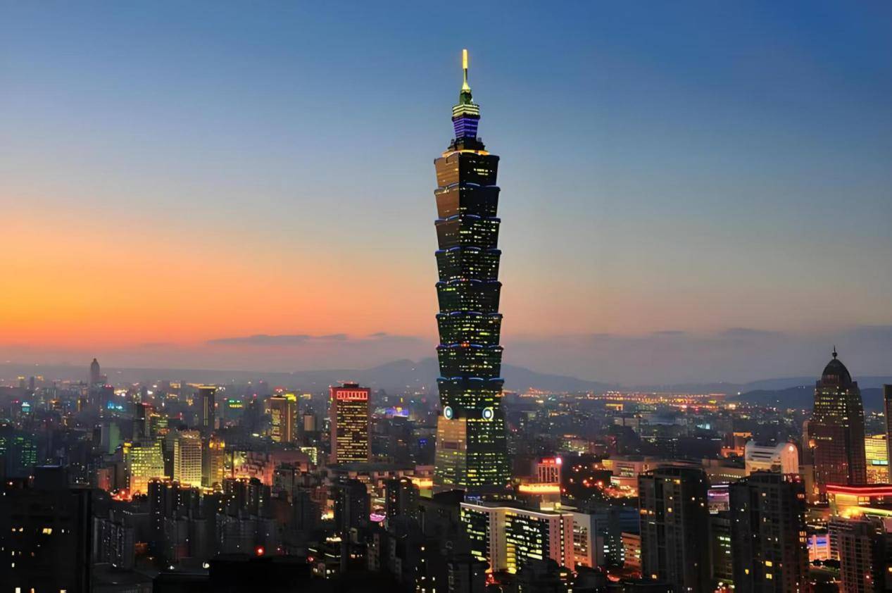 看谁还敢救“台独”!国防部下通牒,统一时间到了?岛内风向大变