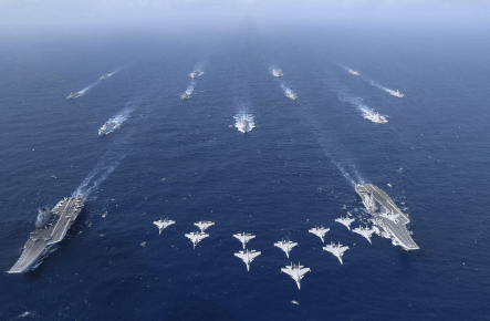 美军航母连夜跑路真相曝光！解放军16艘舰打头阵，美军异常安静