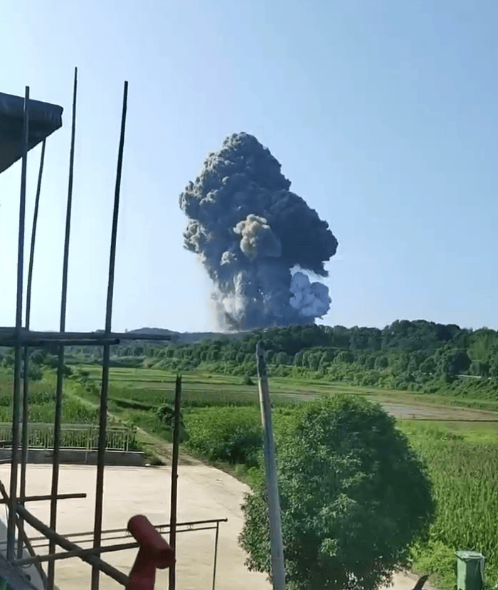 湖南临澧县一花炮厂爆炸，县安监局：机械装药装置爆炸，1人失联，有操作员受伤